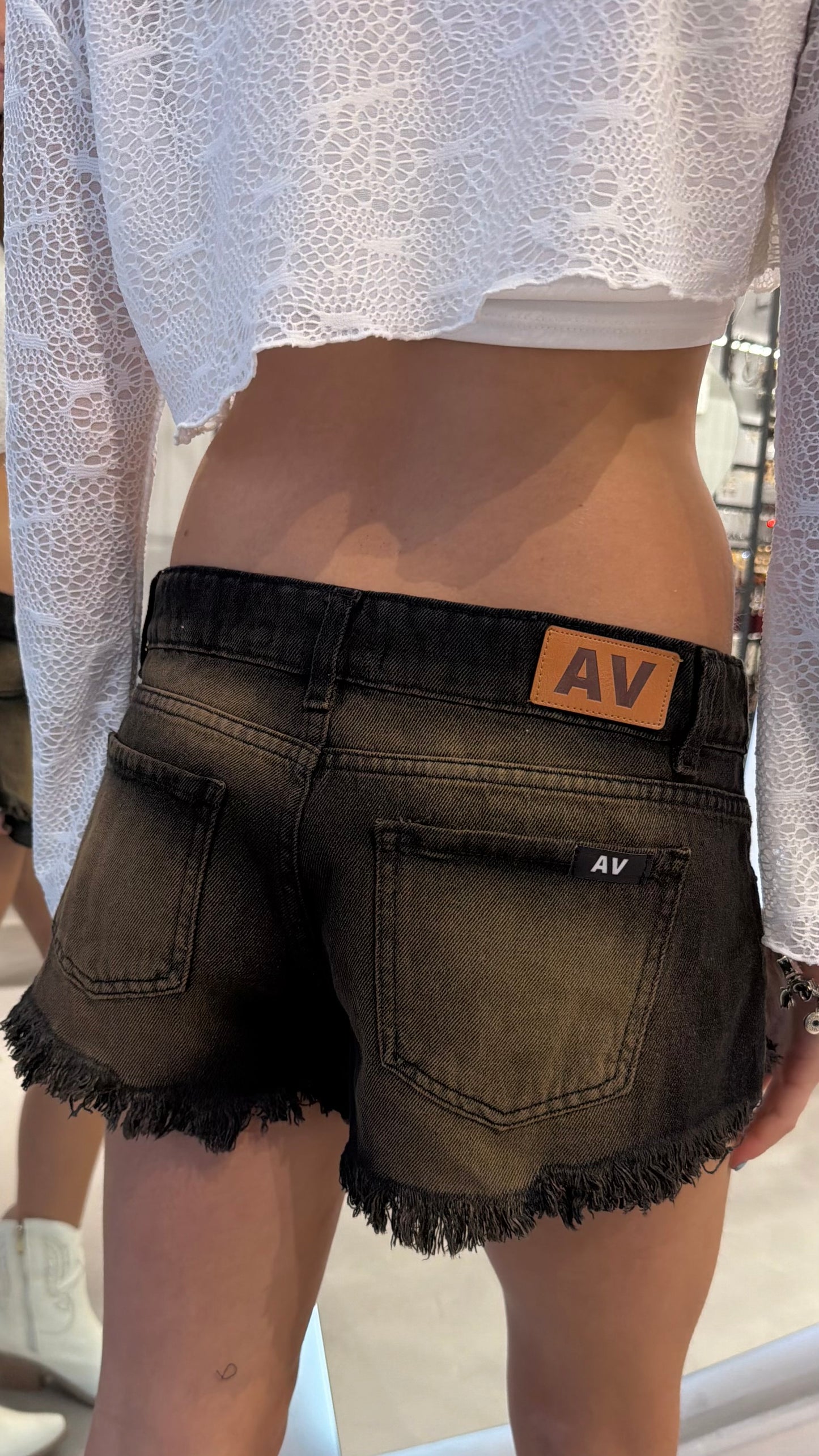 SHORT MELINI